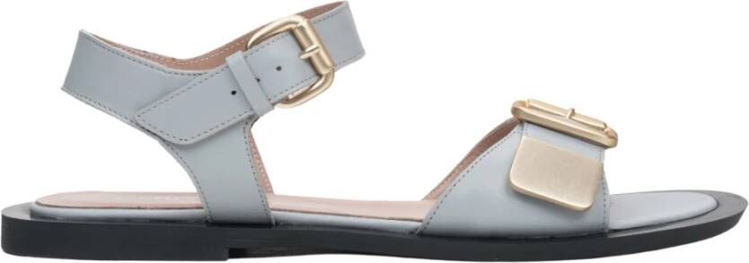 Estro Lichtblauwe leren sandalen met platte hak