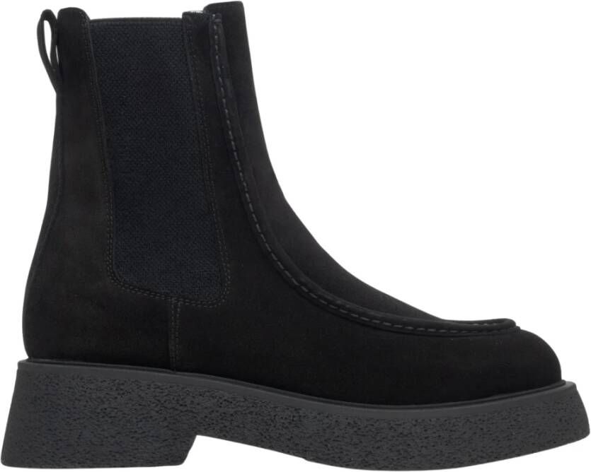 Estro Chelsea Boots
