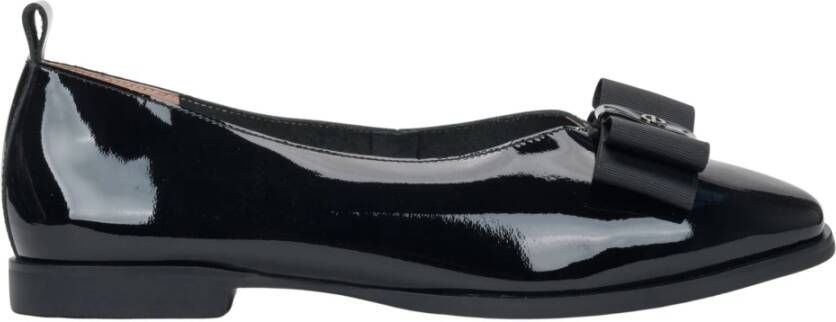 Estro Zwarte lakleren ballerina's voor dames met een strik