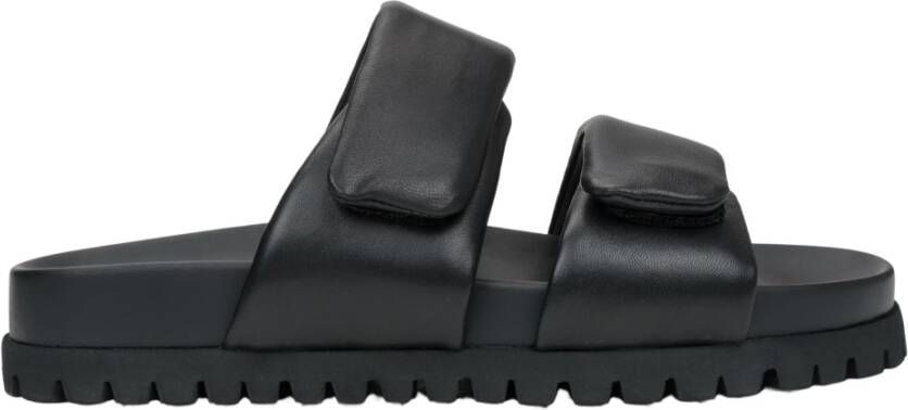Estro Zwarte leren slippers