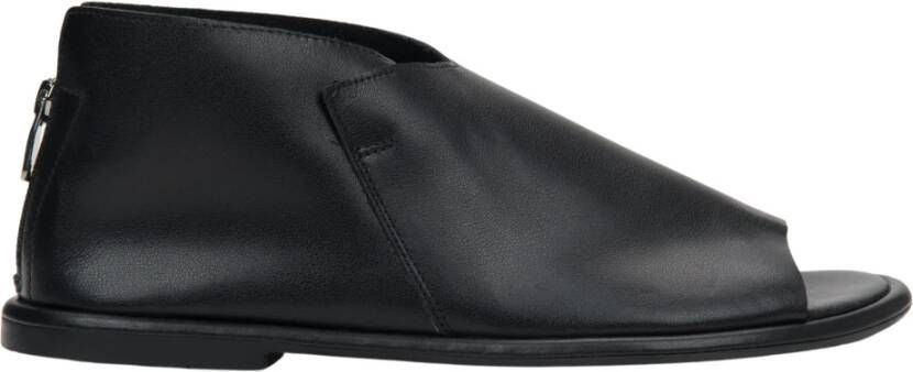 Estro Zwarte sandalen met gesloten hiel van zwart leer