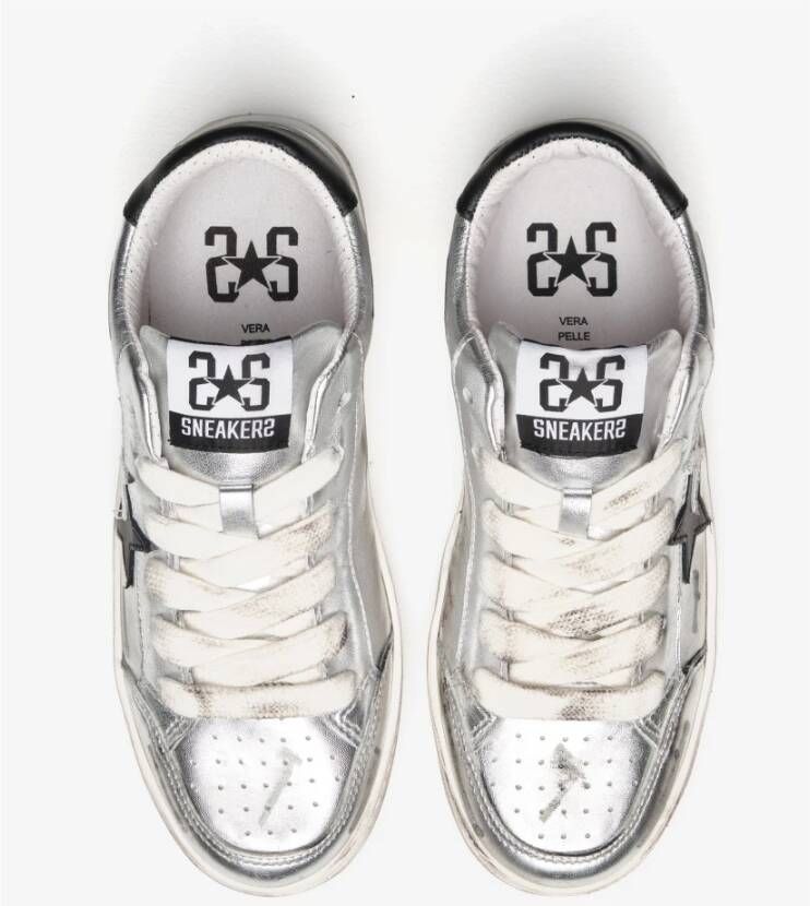 2Star Zilveren Gelamineerde Leren Sneakers met Zwarte en Witte Leren Details