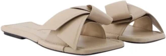 Acne Studios Pre-owned Leather flats Beige Dames