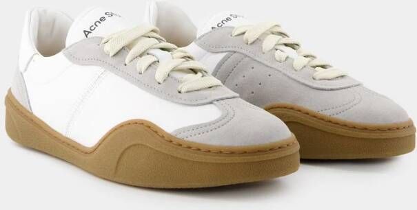 Acne Studios Wit bruin leren sneakers Ronde neus White Heren