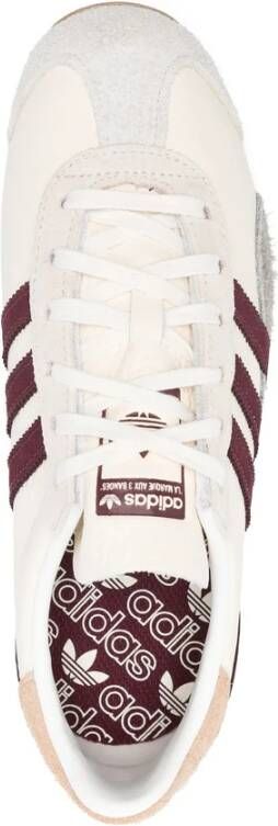 Adidas Beige Veterschoenen met Gevulkaniseerde Zool