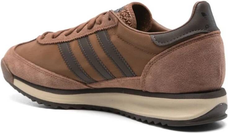 Adidas Bruine Sneakers met Handtekening Strepen