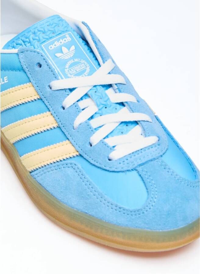 Adidas Indoor Sneakers met Model Print Blue Heren