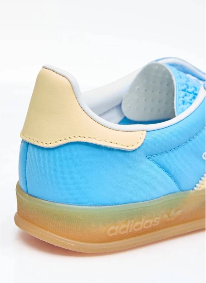 Adidas Indoor Sneakers met Model Print Blue Heren