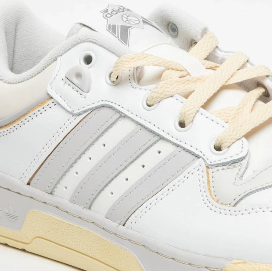 Adidas Roomwitte Vetersneakers Beige Heren