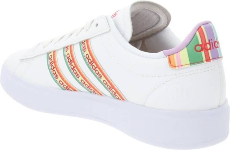 Adidas Stijlvolle Vetersluiting Sneakers Wit Dames