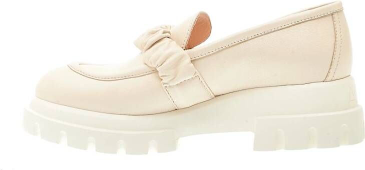 AGL Crèmekleurige Mocassin met Rubberen Zool Beige Dames