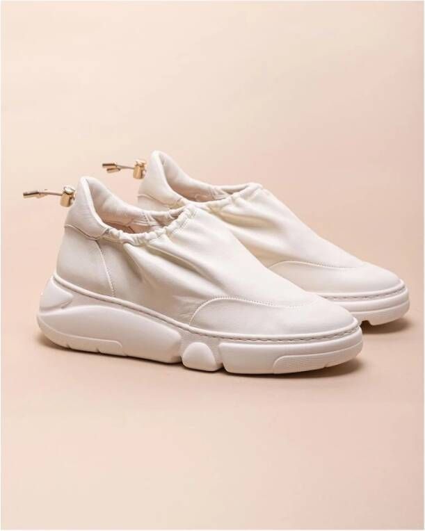 AGL Lederen sneakers in nappa -stijl Wit Dames