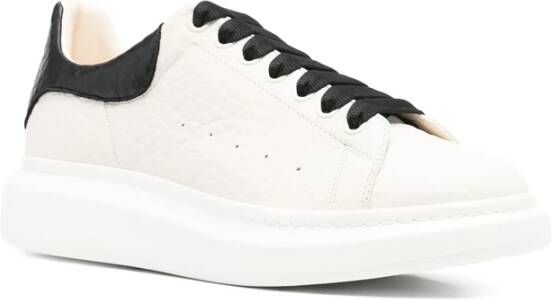 Alexander McQueen Beige Vetersneaker met Merk Binnenzool