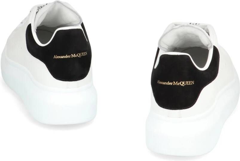 Alexander McQueen Chunky Leren Sneakers met Suède Inzet