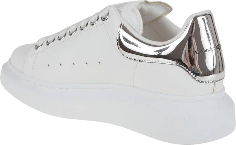 Alexander McQueen Oversized Leren Sneakers met Contrasterend Detail