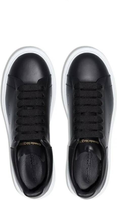 Alexander McQueen Oversized Sneakers met Geperforeerd Detail