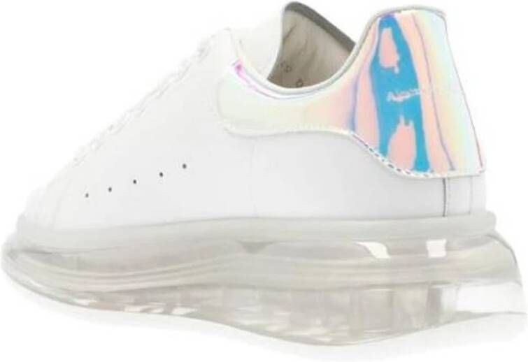 alexander mcqueen Oversized Sneakers met Geperforeerd Detail White Dames