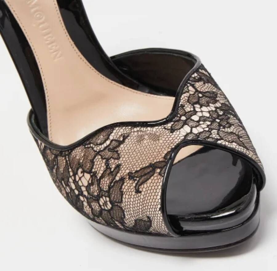 Alexander McQueen Pre-owned Lace sandals Black Dames