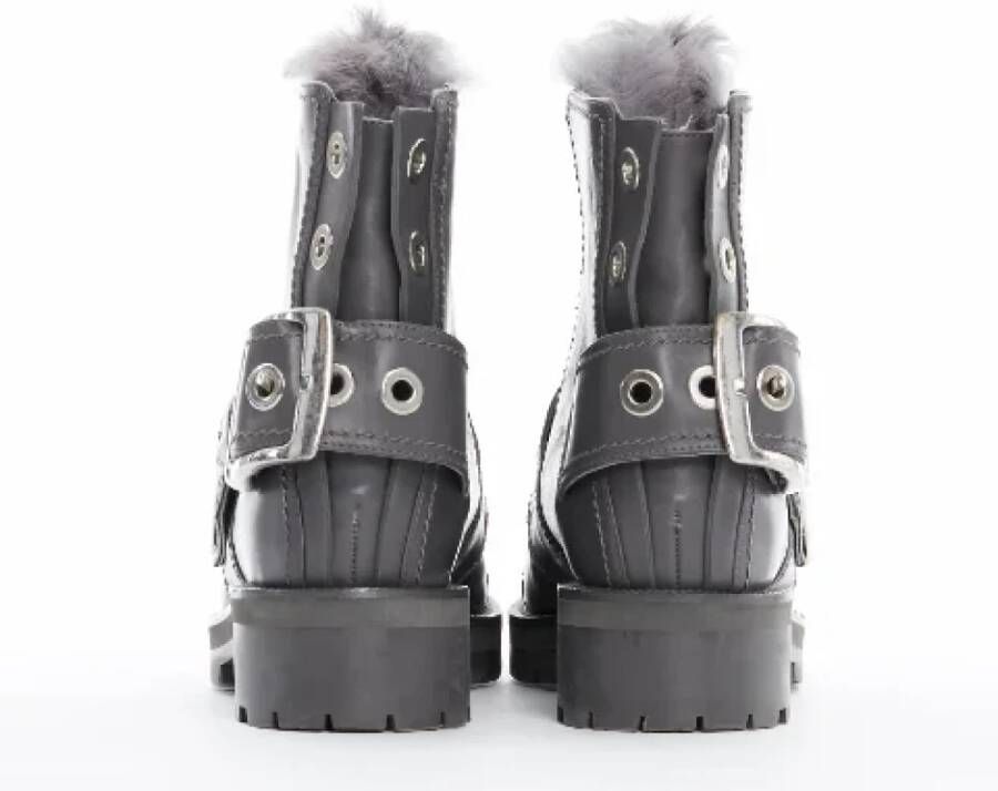 Alexander McQueen Pre-owned Leather boots Gray Dames