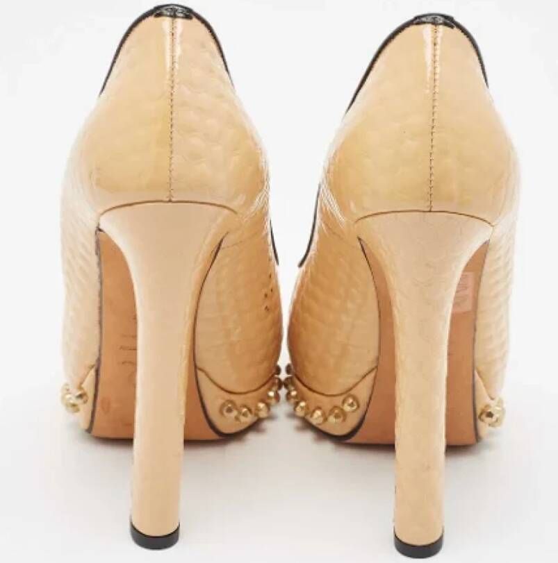 Alexander McQueen Pre-owned Leather heels Beige Dames