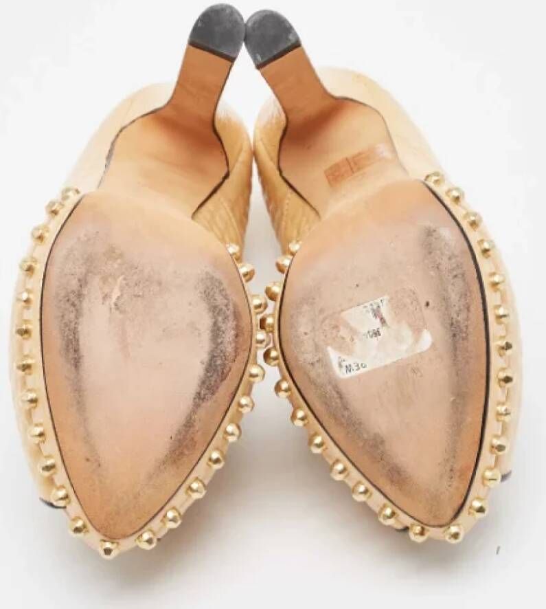 Alexander McQueen Pre-owned Leather heels Beige Dames