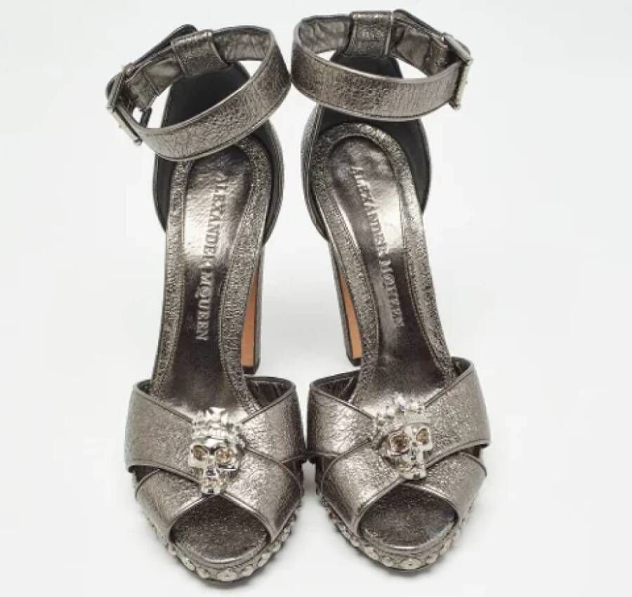 Alexander McQueen Pre-owned Leather sandals Gray Dames