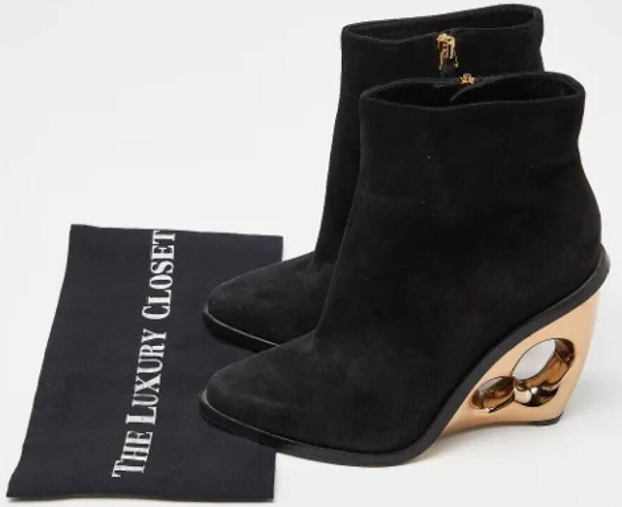 Alexander McQueen Pre-owned Suede boots Black Dames