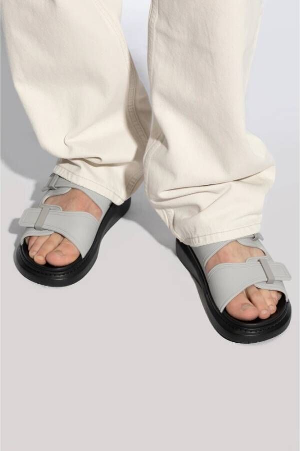 alexander mcqueen Rubberen teenslippers Gray Heren