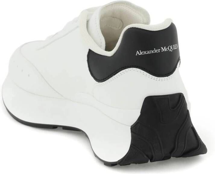 alexander mcqueen Sprint Runner Sneakers met reliëf monogram White Dames