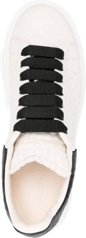 Alexander McQueen Witte Kalfsleren Modieuze Sneakers