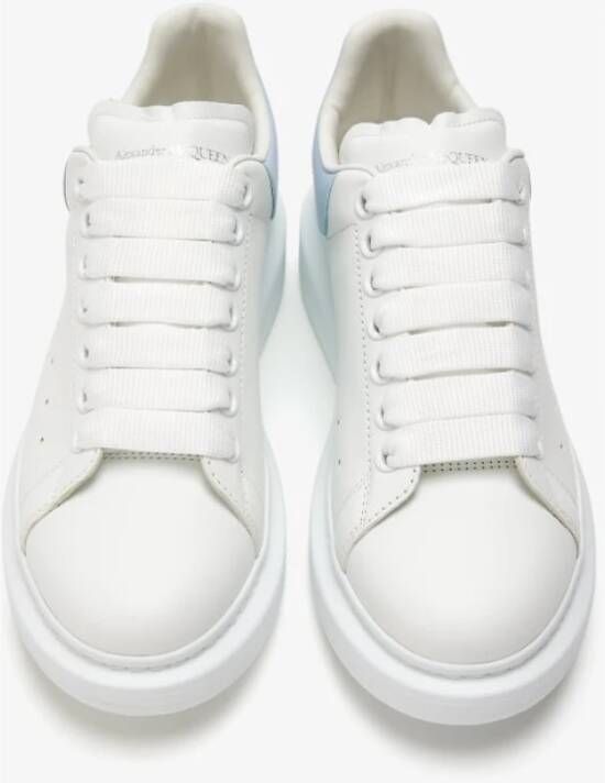 Alexander McQueen Witte Oversized Sneakers met Blauwe Hiel