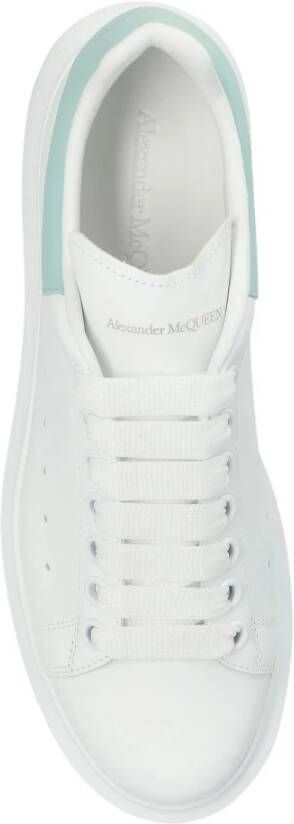 Alexander McQueen Witte Oversized Sneakers Mint Stijl