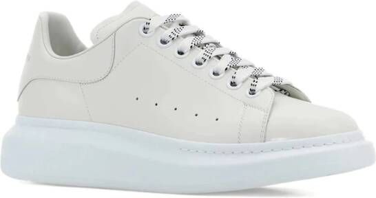Alexander McQueen Witte Platform Sneakers met Geperforeerde Details