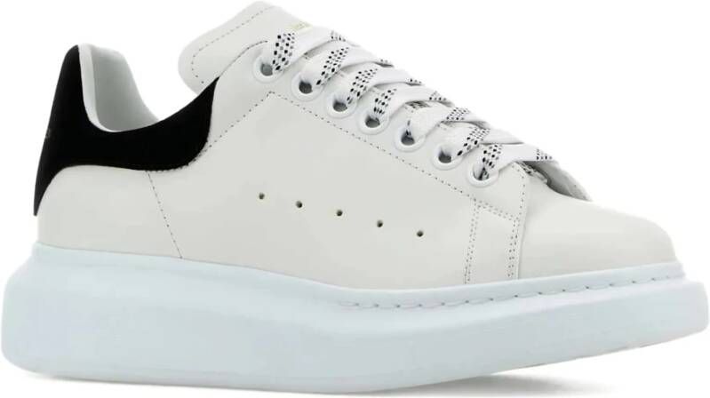 Alexander McQueen Witte Sneakers met Zwarte Suède Spoiler