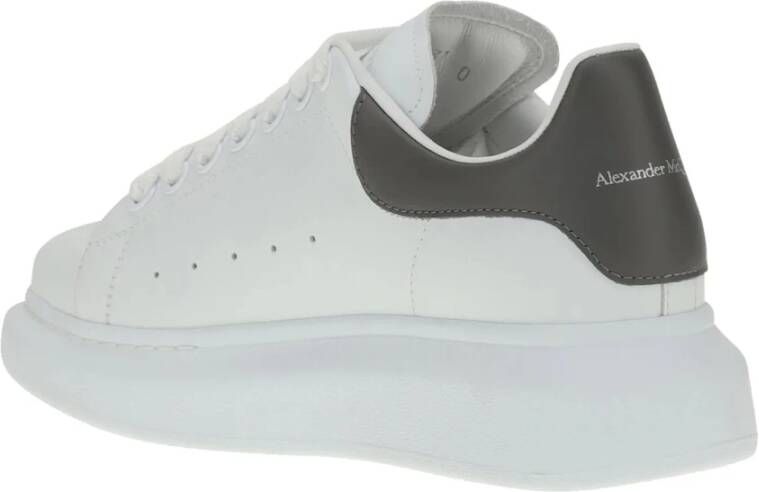 Alexander McQueen Witte Sneakers Ronde Neus Vetersluiting