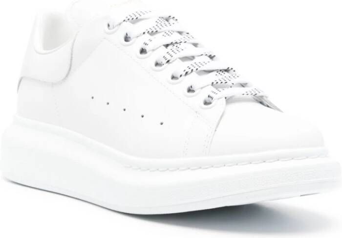 Alexander McQueen Witte Veterschoenen met Geperforeerde Details