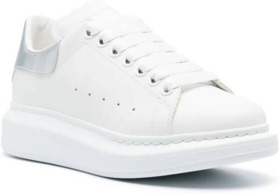 alexander mcqueen Witte Zilveren Sneakers met Geperforeerde Details White Dames
