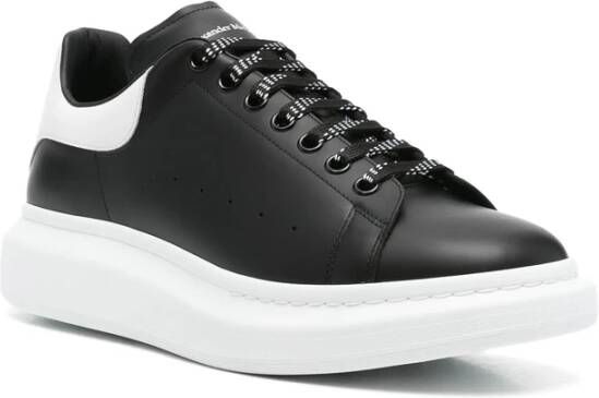 Alexander McQueen Zwart Wit Platform Sneaker Geperforeerde Details