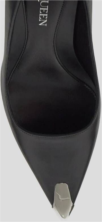 Alexander McQueen Zwarte leren pump met puntige neus