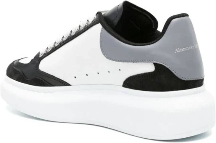 alexander mcqueen Zwarte Sneakers met Retro-Stijl Gemengd Materiaal Bovenwerk Zwart Dames