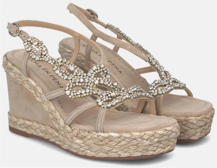 Alma en Pena Gevlochten sleehak sandaal met versieringen Beige Dames
