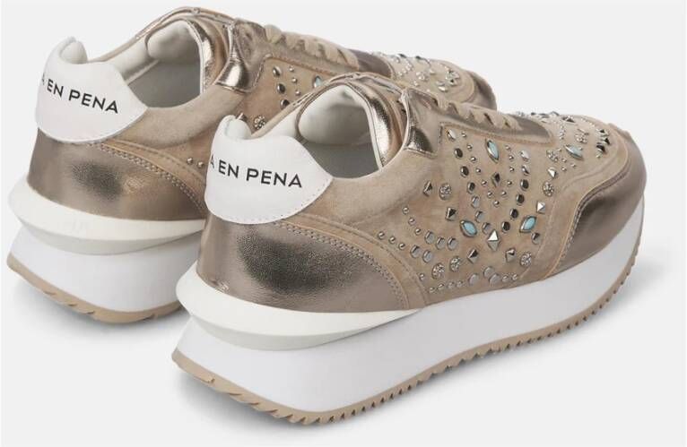 Alma EN Pena Glanzende sneaker met studs