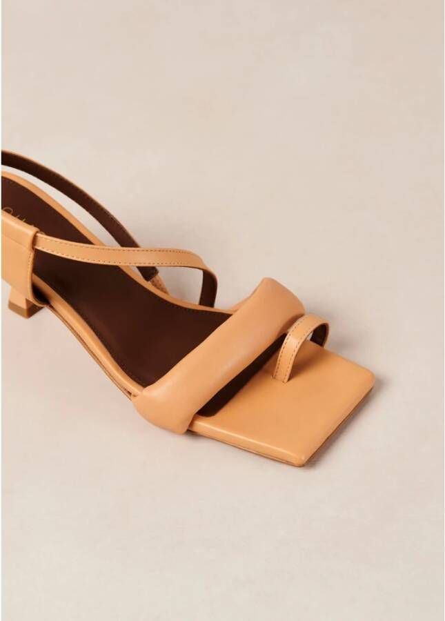 ALOHAS Asymmetrische bandjes in leer sandalen Orange Dames