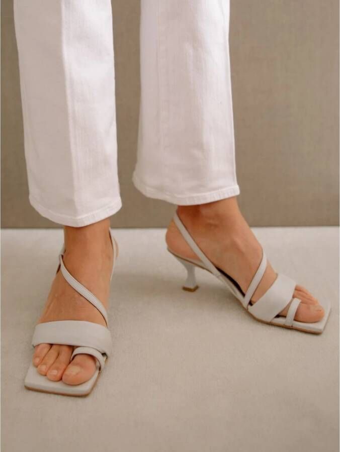 ALOHAS Asymmetrische bandjes sandaal White Dames