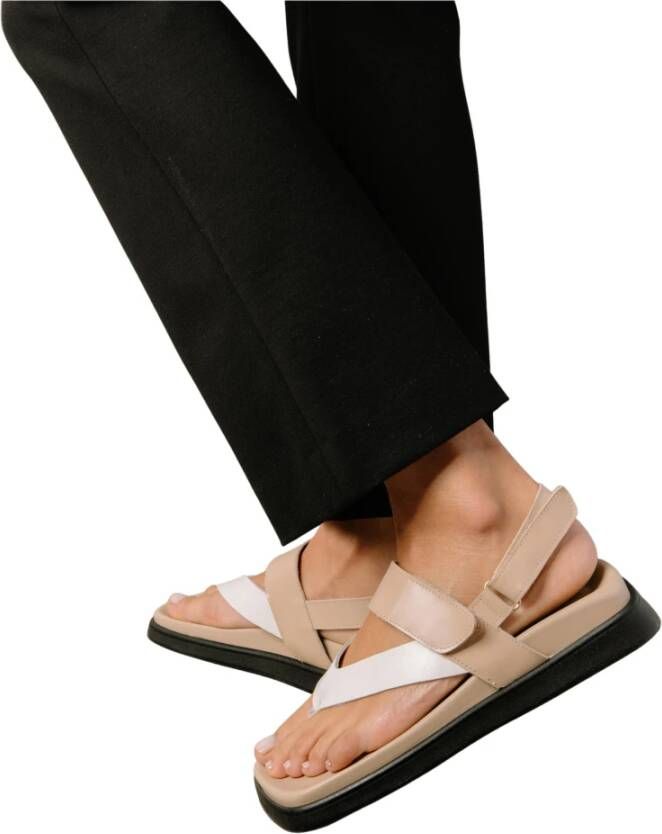 ALOHAS Platte sandalen Beige Dames