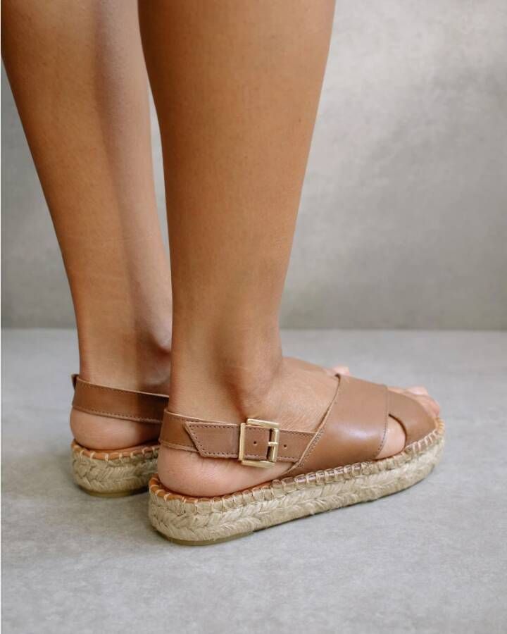 ALOHAS Platte sandalen Bruin Dames