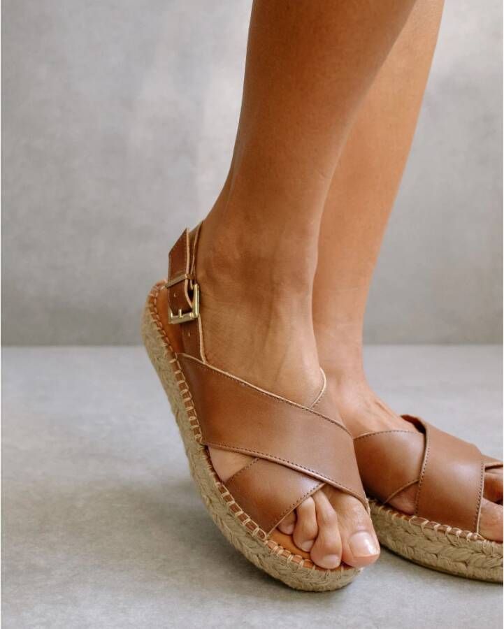 ALOHAS Platte sandalen Bruin Dames