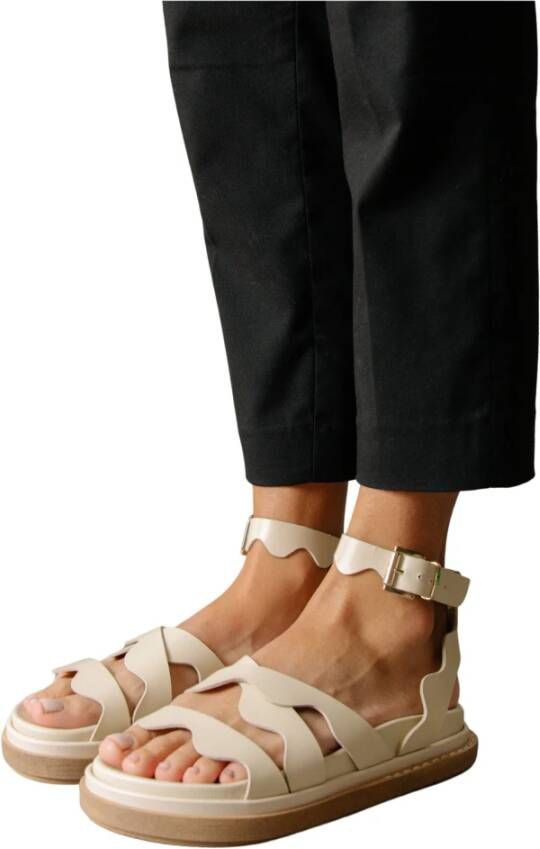 ALOHAS Platte sandalen Wit Dames