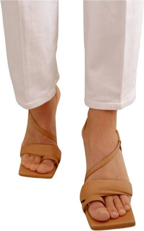 ALOHAS Sandalen met hoge hakken Beige Dames