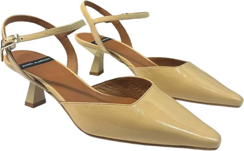 Angel Alarcon Lage hak leren sandalen enkelband Beige Dames